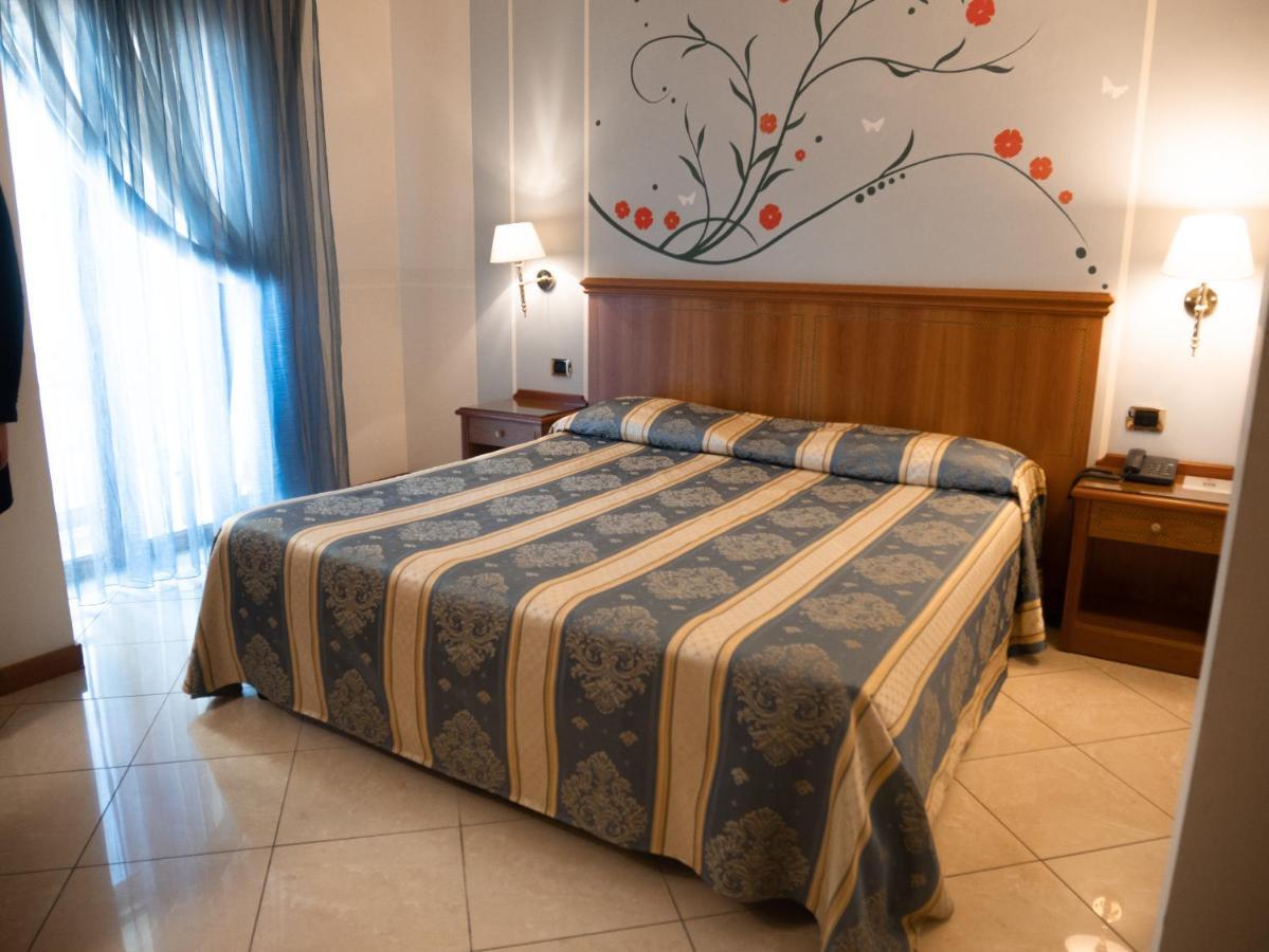 Dipendenza Hotel Londra 亚历山德里亚 外观 照片
