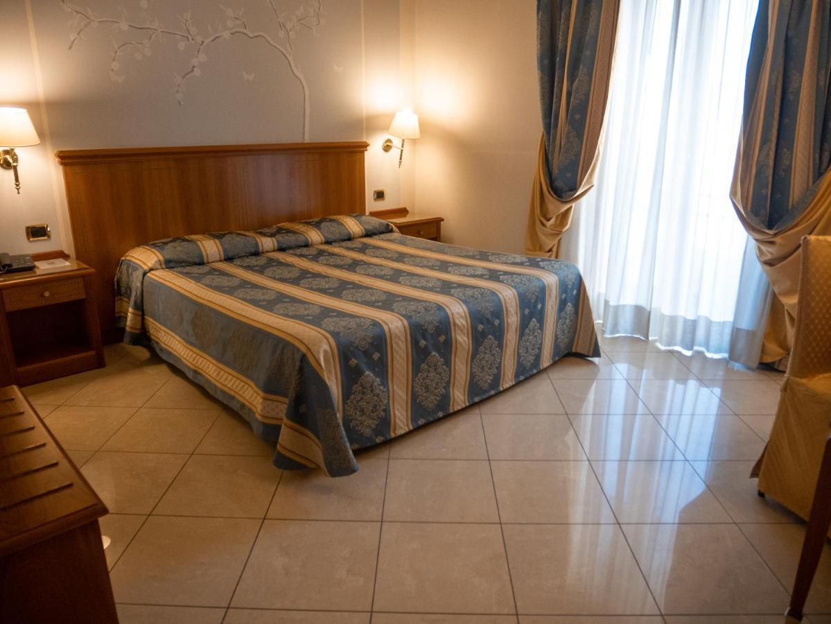 Dipendenza Hotel Londra 亚历山德里亚 外观 照片