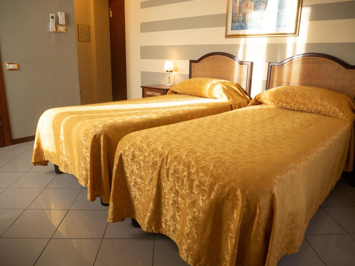 Dipendenza Hotel Londra 亚历山德里亚 外观 照片