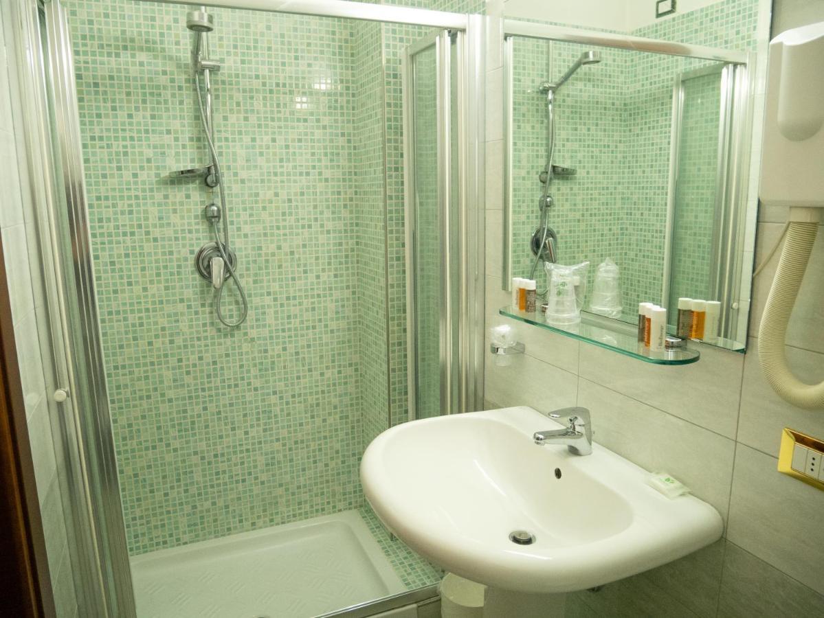 Dipendenza Hotel Londra 亚历山德里亚 外观 照片